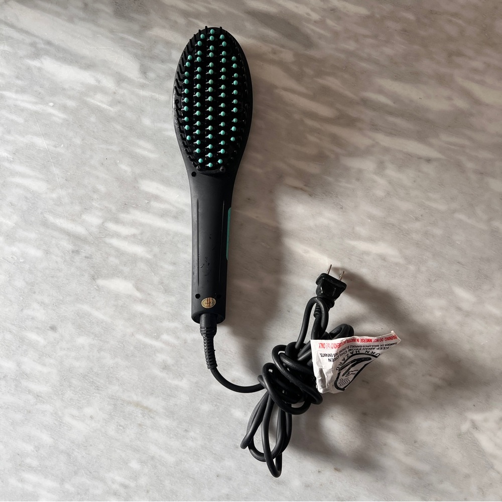 Black and Green Hair Straightening Brush